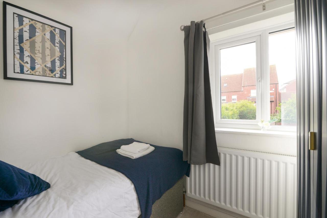 Alderton House - Spacious 3 Bed With Parking 노팅엄 외부 사진